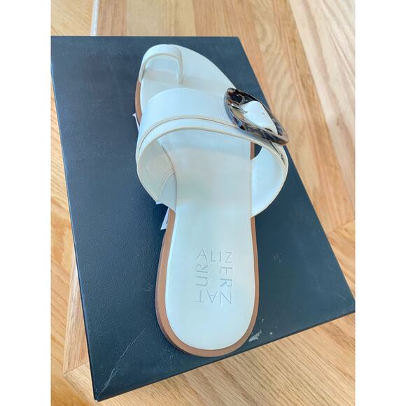 NWT/B Naturalizer Finola White Leather Sandals 8 us Buckle Detail/Summer Shoes - Picture 4 of 13